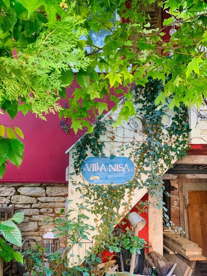 - Nisa 1895 *